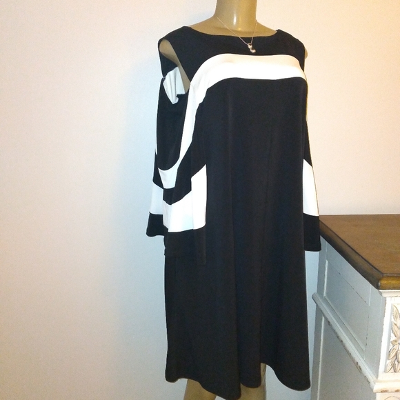 Nina Leonard open shoulder black & white dress with draped sleeves. Size:XL - Picture 5 of 10